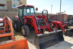 Mahindra 2555 HST with 2555 CL Loader - Hours read 68