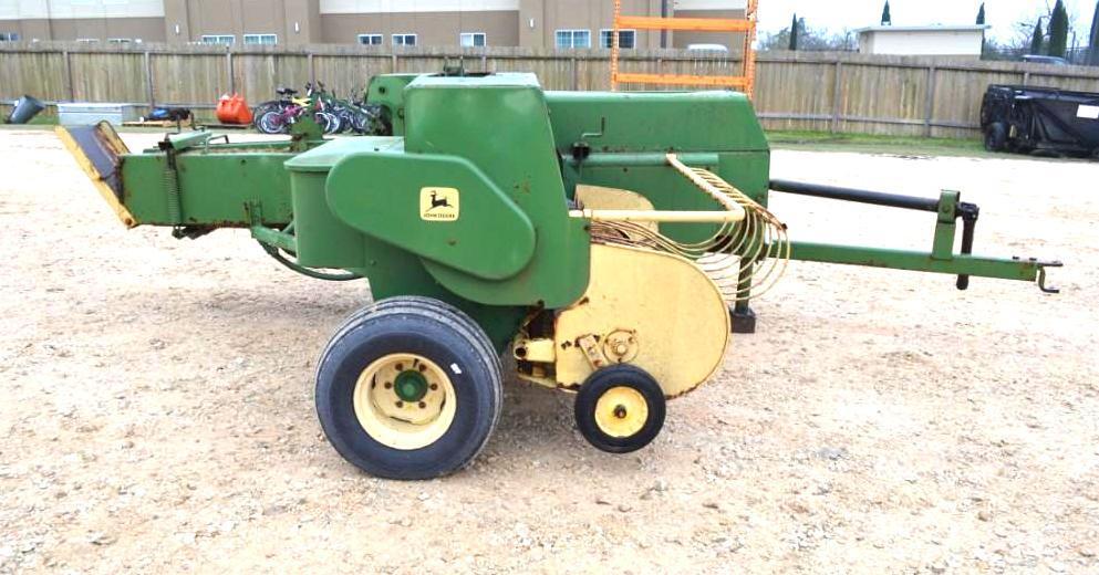 John Deere 336 Square Baler