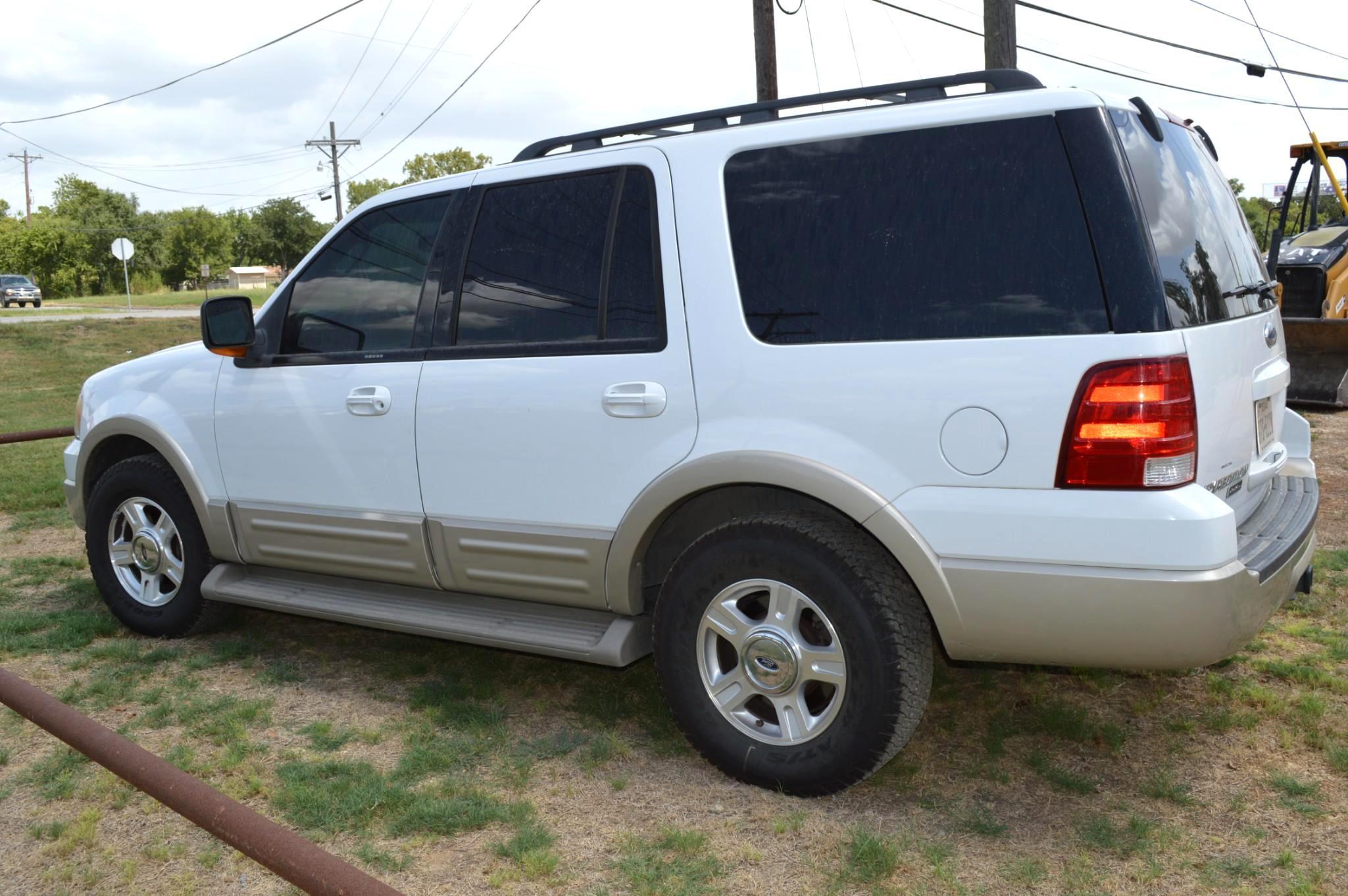 2005 Ford Expedition Eddie Bauer w/ Leather Interior, Gas, 3rd Row Seats, V8, Automatic