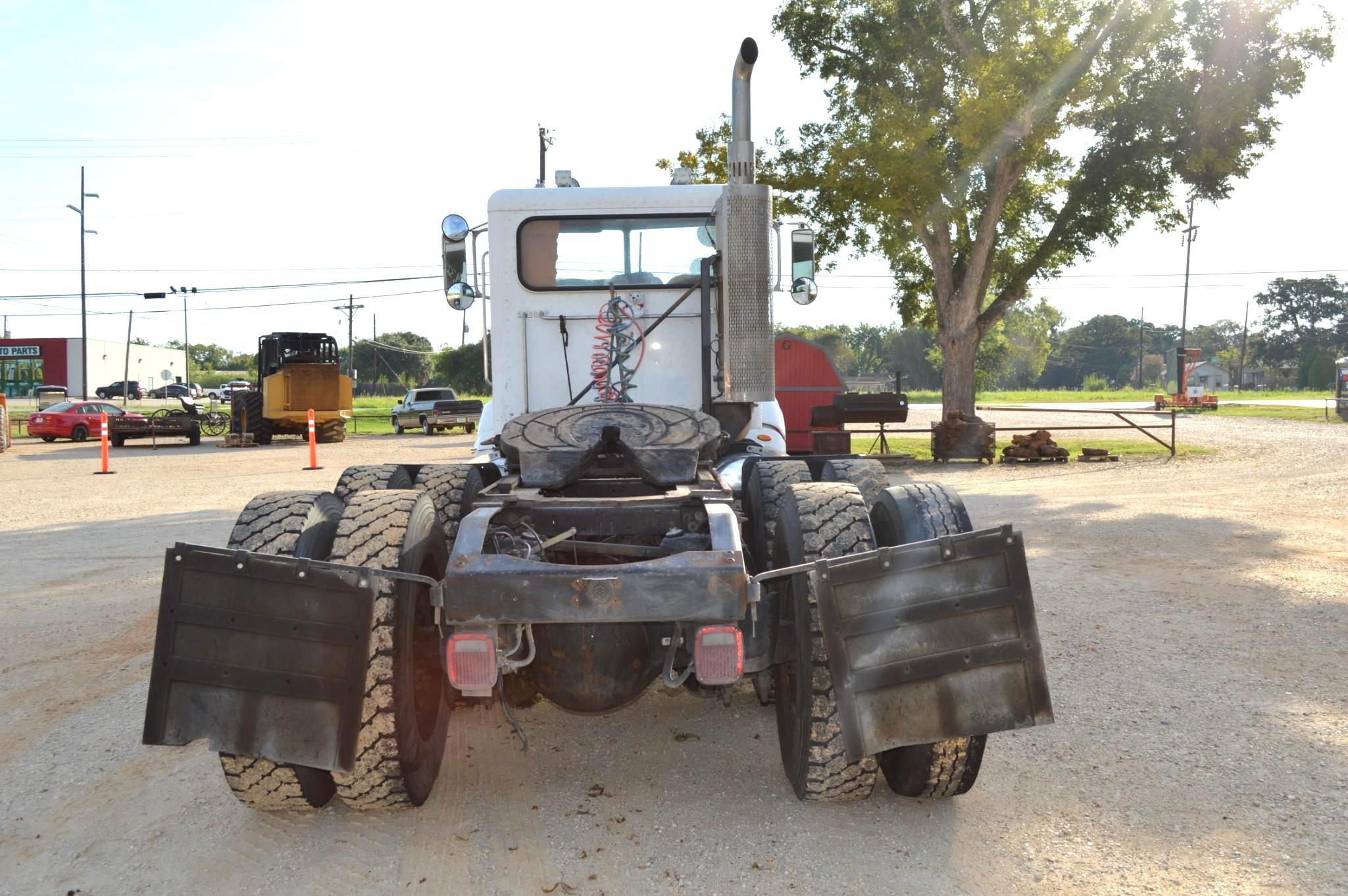 2009 Peterbilt 384 Day Cab, 6x4 Diesel, 10.8L, L6, Manual Transmission