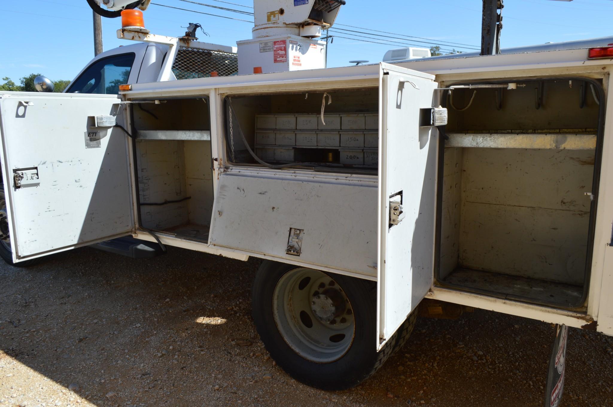 2006 Ford F-550 Bucket Truck, V8 Diesel, Automatic, 4x2, 6.0L