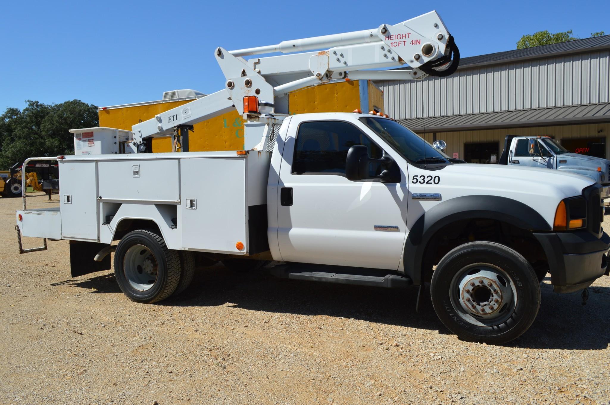 2006 Ford F-550 Bucket Truck, V8 Diesel, Automatic, 4x2, 6.0L