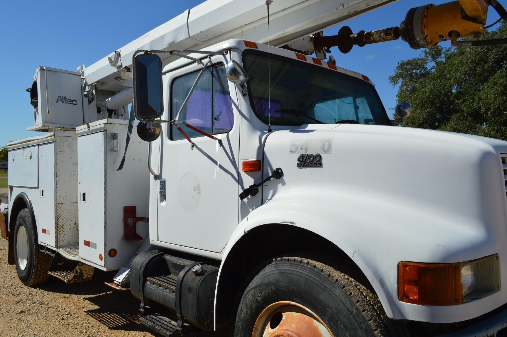 2001 International 4700 DT466E Digger Truck, Automatic, Diesel, 4x2, 7.6L, L6