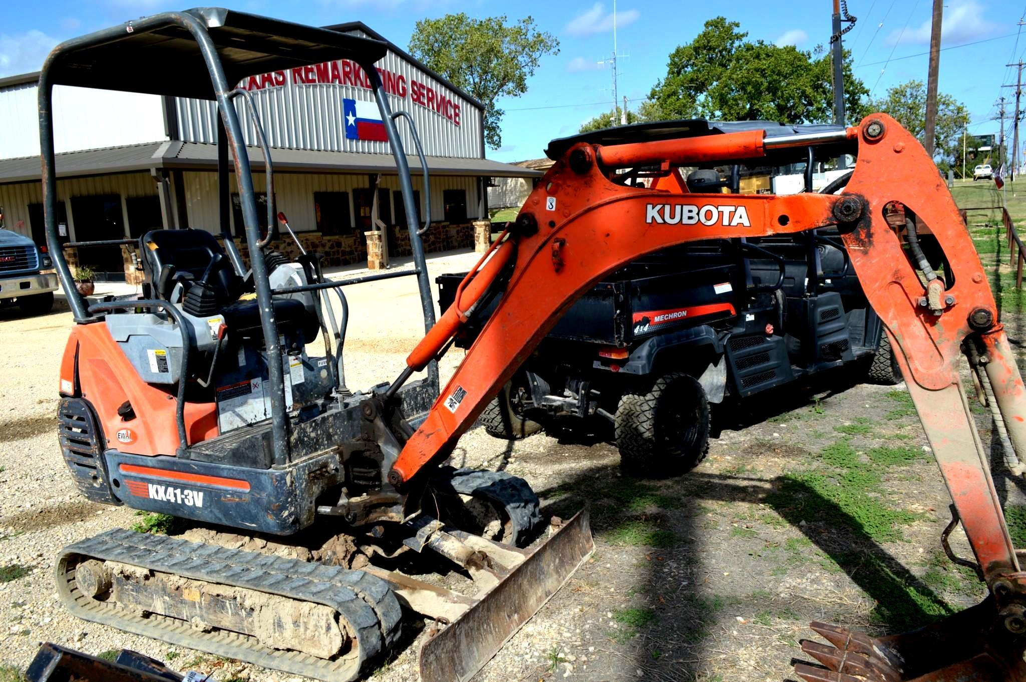 Kubota KX41-3V Compact/Mini Excavator - open cab, canopy, backfill blade