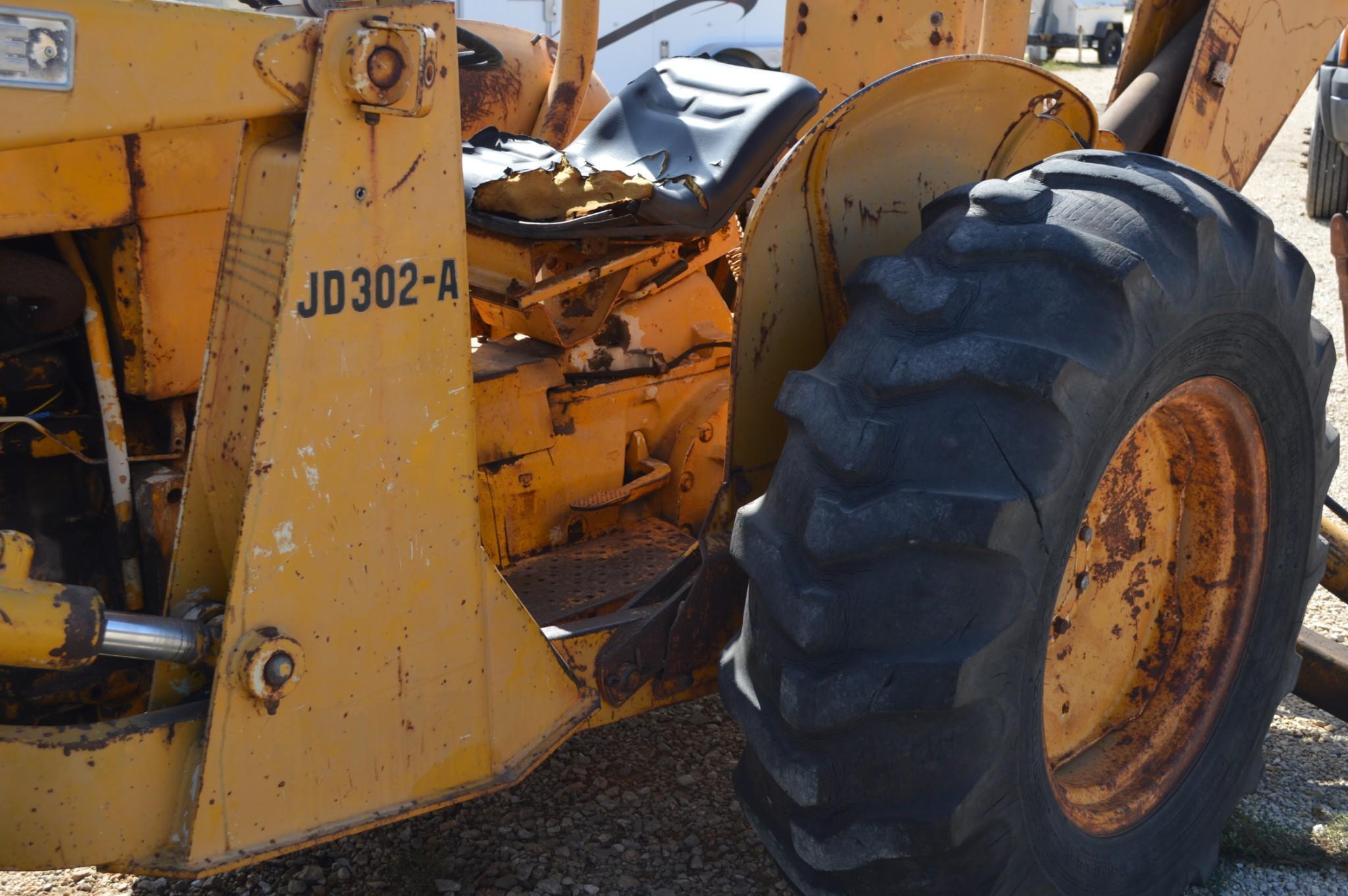 John Deere 302-AD Backhoe Loader