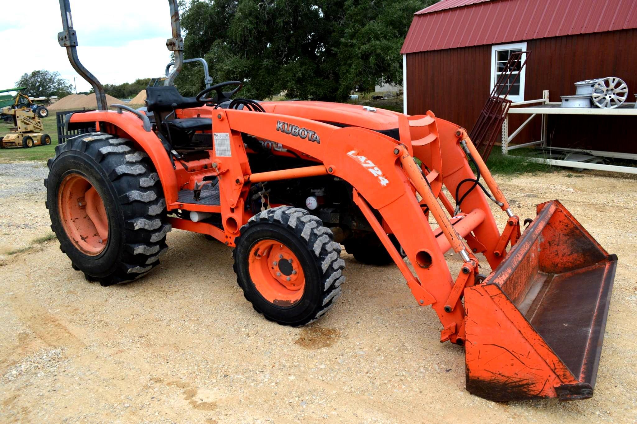 Kubota L3240 4WD Diesel Tractor w/Kubota LA724 Loader