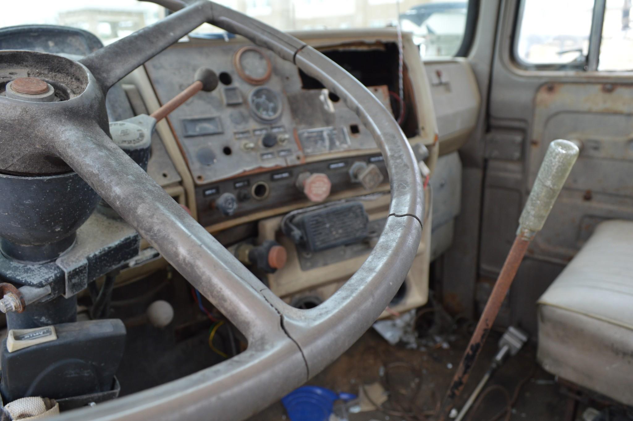 1978 Mack Single Day Cab Single Axle Mack 5-spd manual 129hp