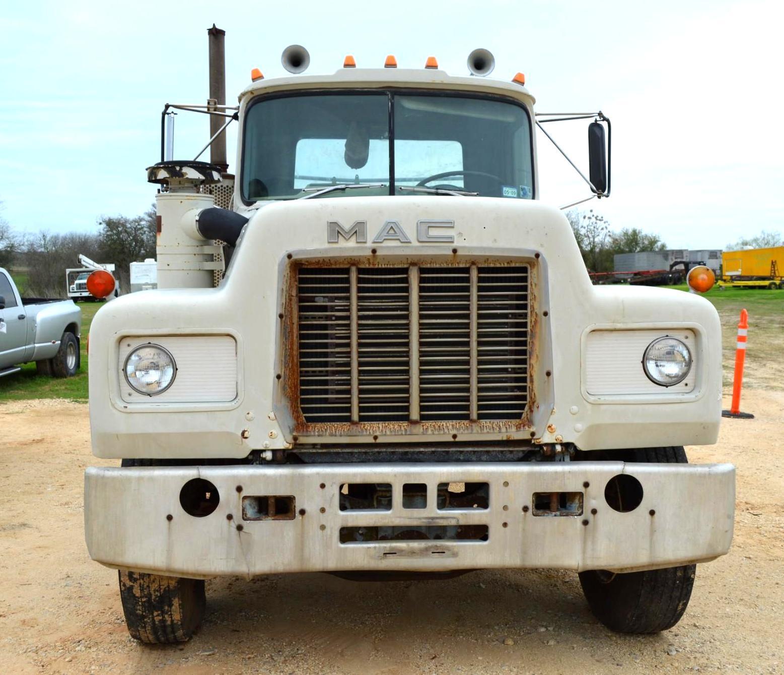 1978 Mack Single Day Cab Single Axle Mack 5-spd manual 129hp