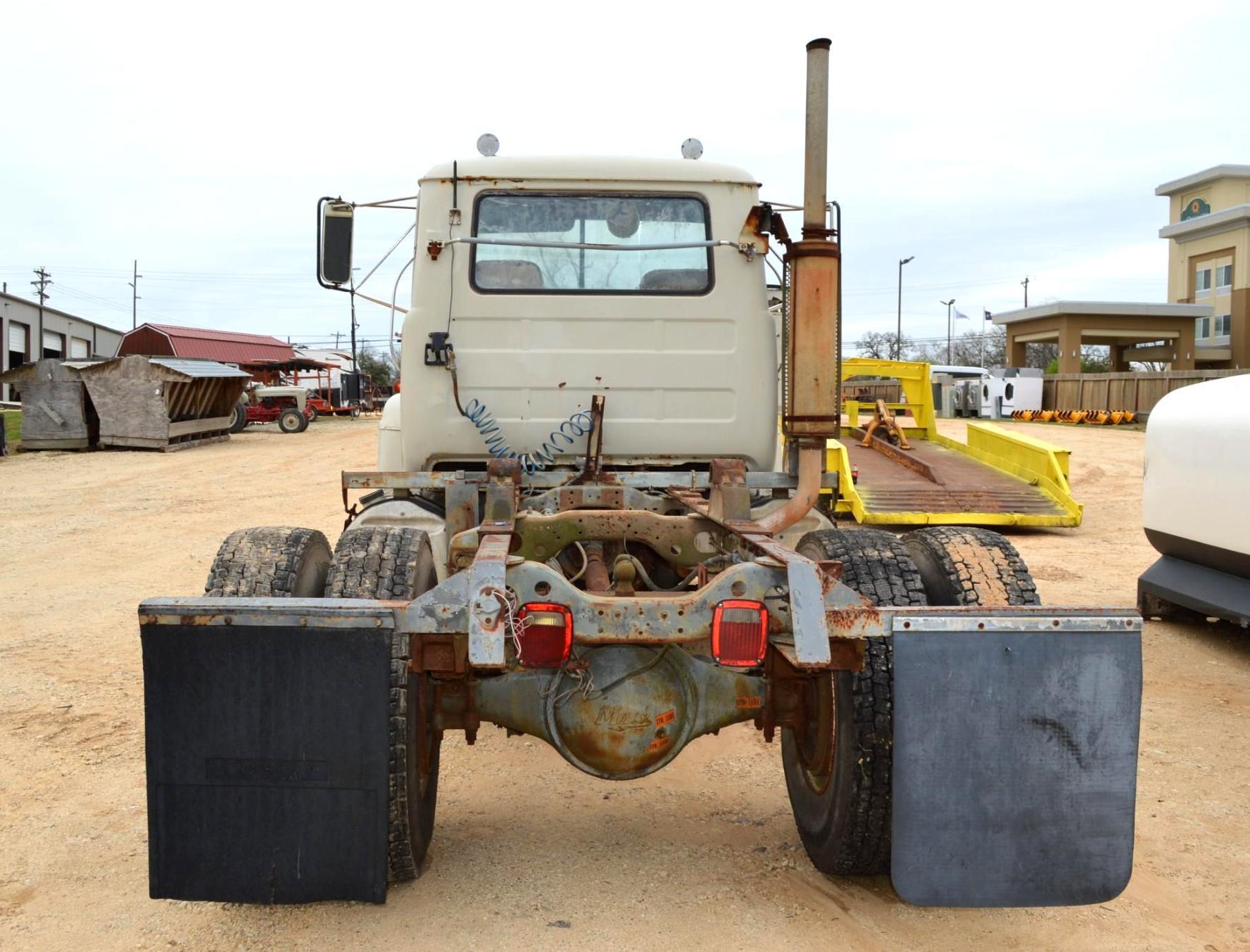 1978 Mack Single Day Cab Single Axle Mack 5-spd manual 129hp