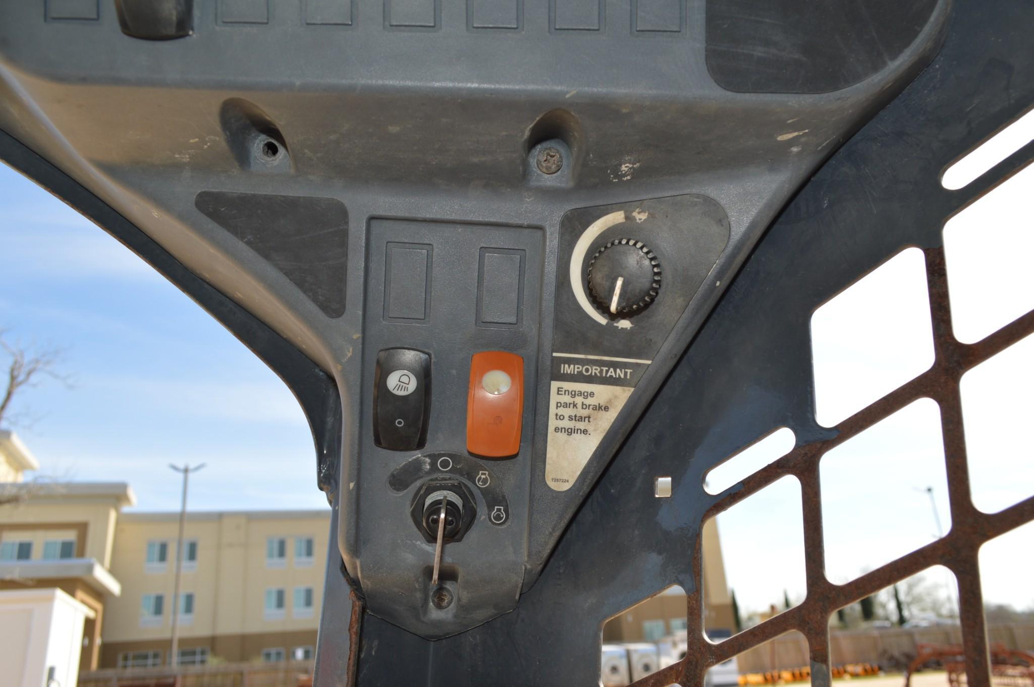 2012 John Deere 318D Skid Steer