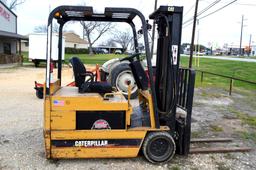 Caterpillar FC-40 Electric Forklift with charger