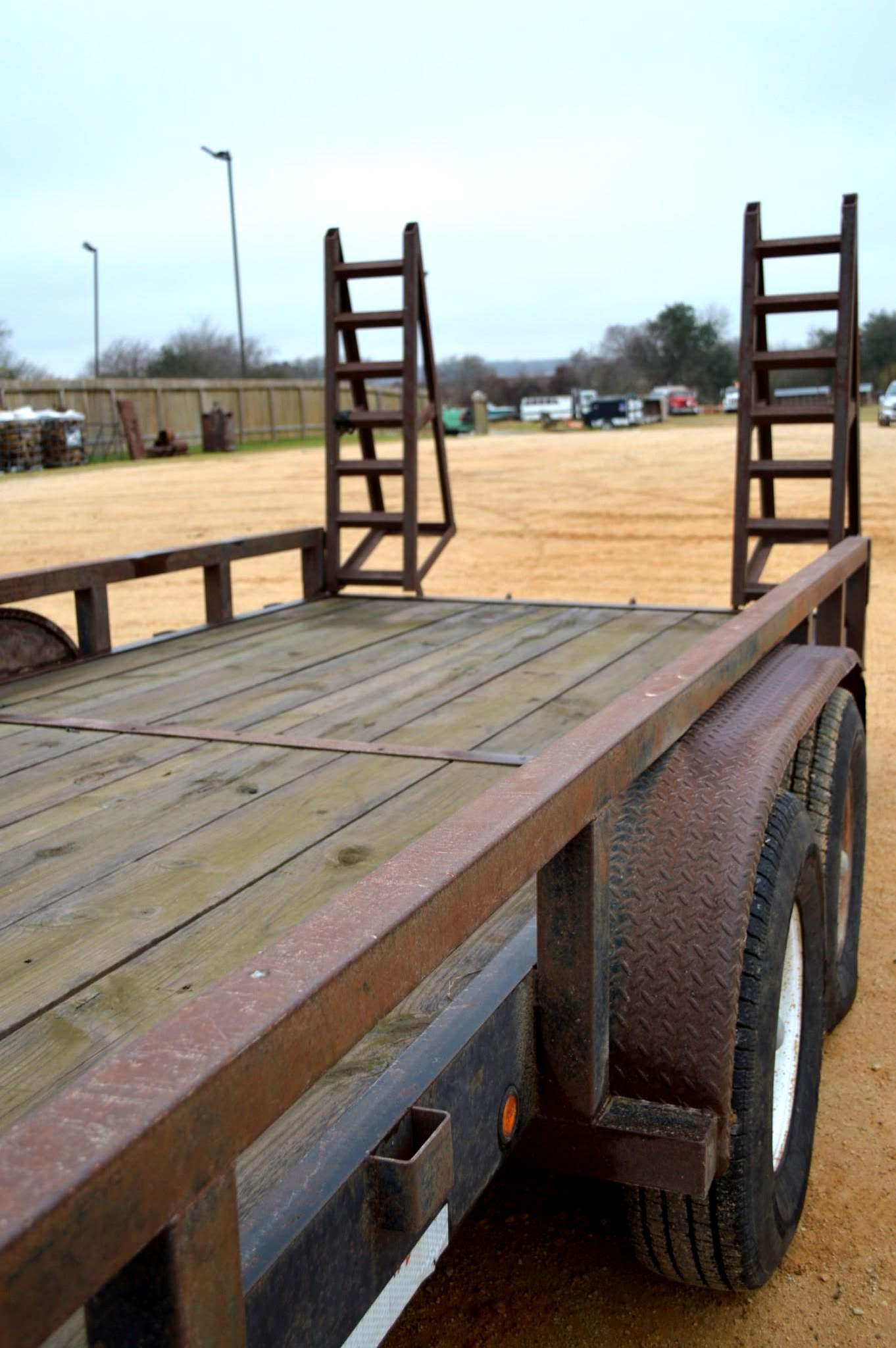 2004 24' Southwest Goooseneck Flatbed Trailer