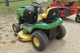 John Deere L100 Riding Lawn Mower, 5 Speed