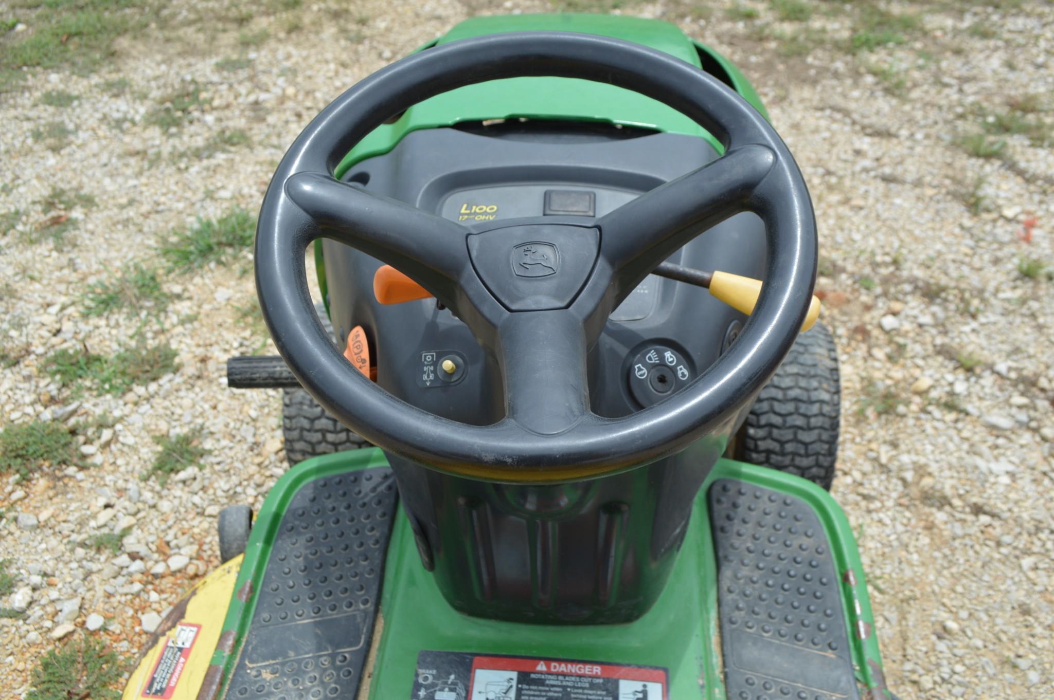 John Deere L100 Riding Lawn Mower, 5 Speed