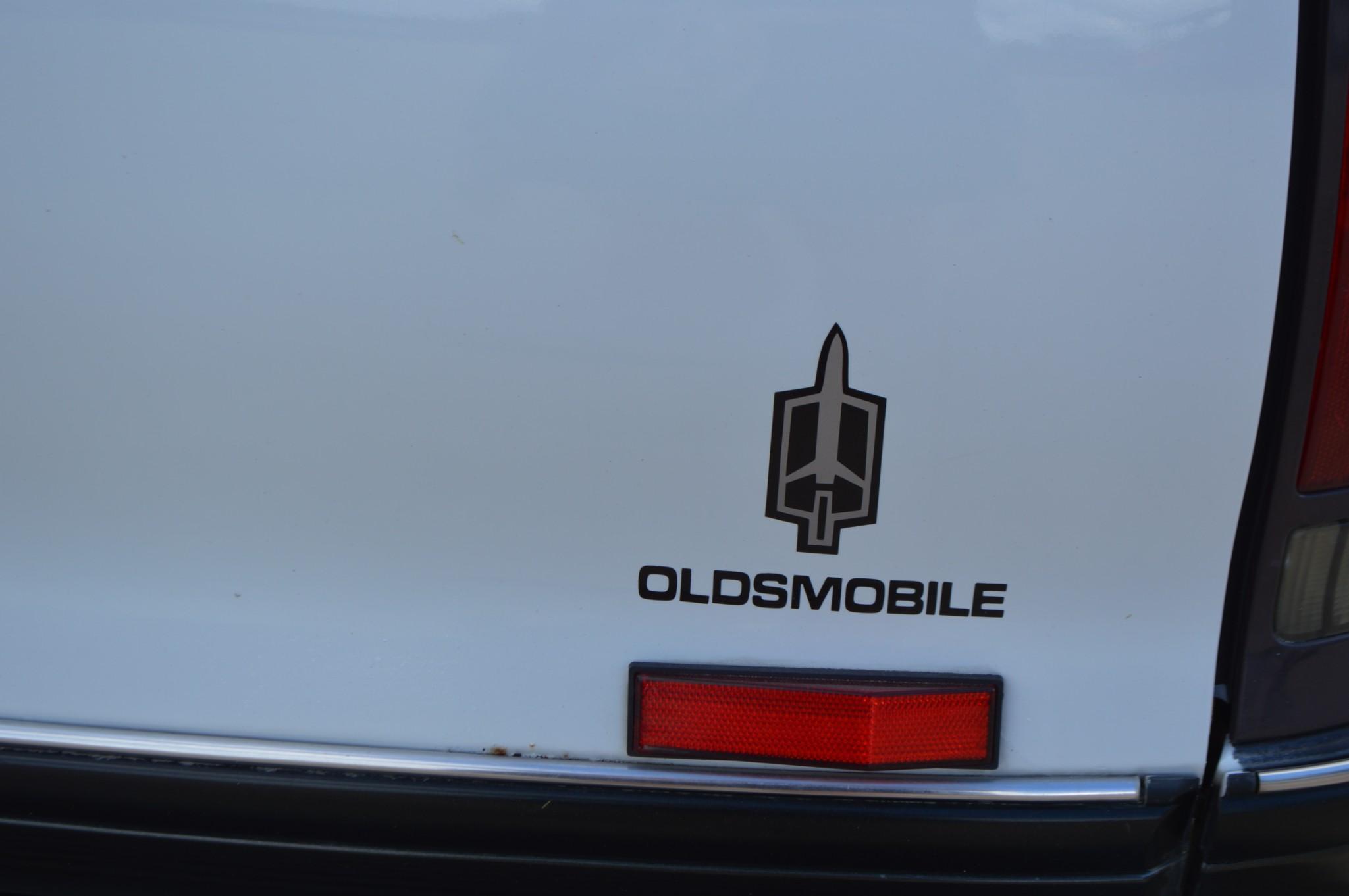 1991 Oldsmobile Custom Cruiser Passenger Car