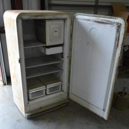 Antique/Vintage Frigidaire Ice Box/Refrigerator