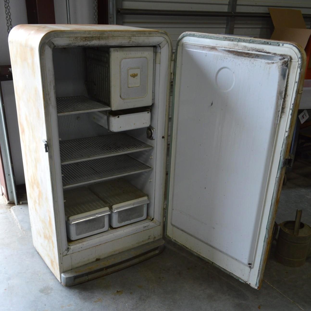 Antique/Vintage Frigidaire Ice Box/Refrigerator