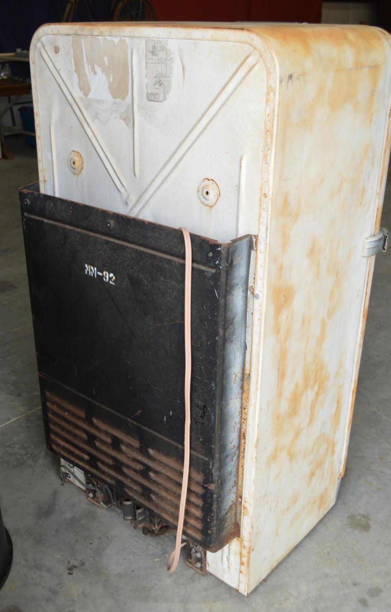 Antique/Vintage Frigidaire Ice Box/Refrigerator