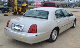 2000 Lincoln Town Car Passenger Car, VIN # 1LNHM83W7YY888180