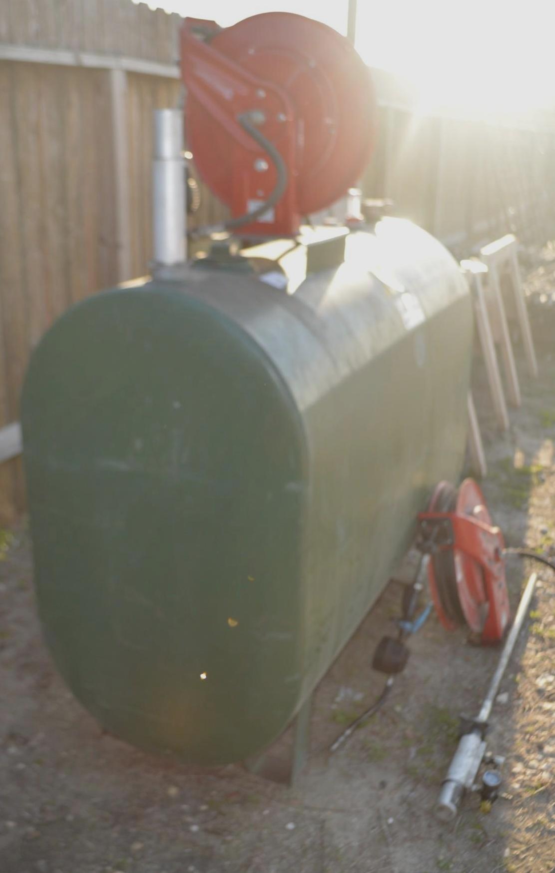 300 Gal Pee-Dee Oil Tank W/Pump & Hose Reel