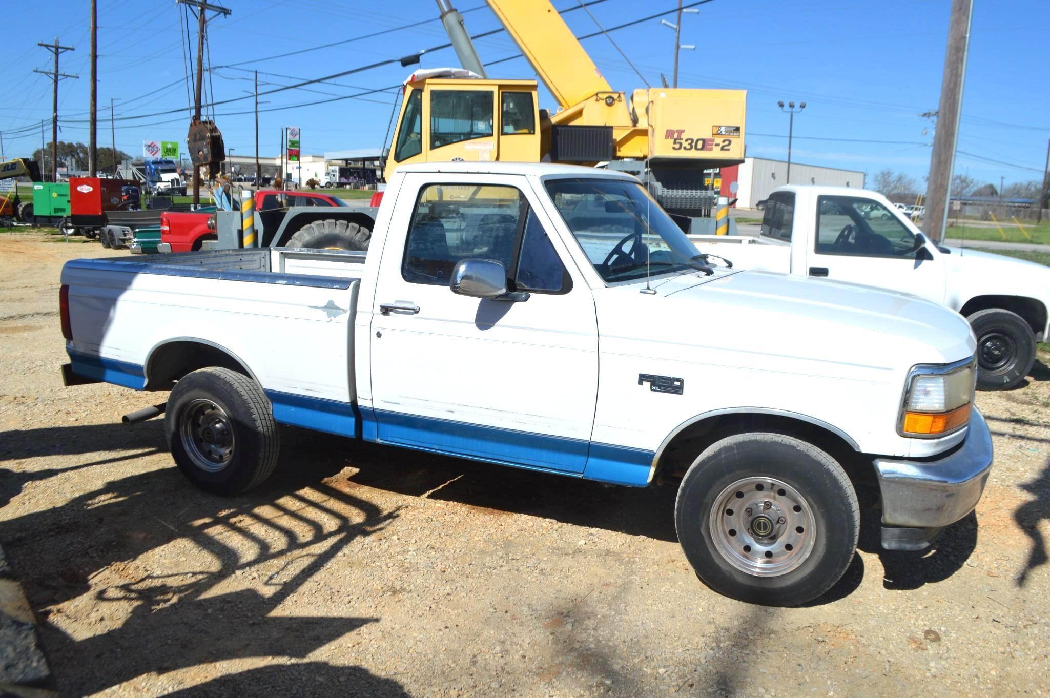 1995 Ford F-150 XL 2-Door Gasoline Pickup Truck