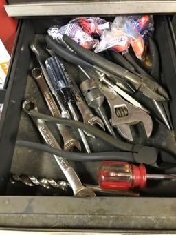 Craftsman Top Box with misc contents, WITH KEY, 26 inches wide