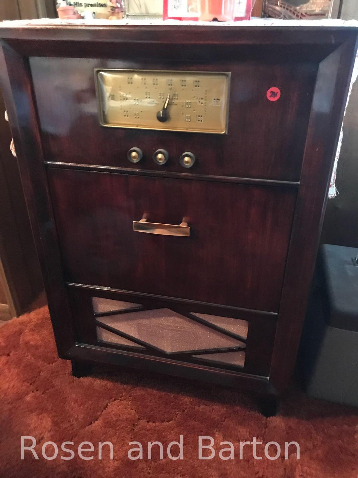 Vintage Stereo with record player