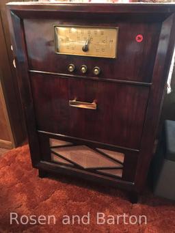 Vintage Stereo with record player