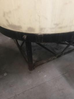 3000 gallon holding tank with metal stand, see full description