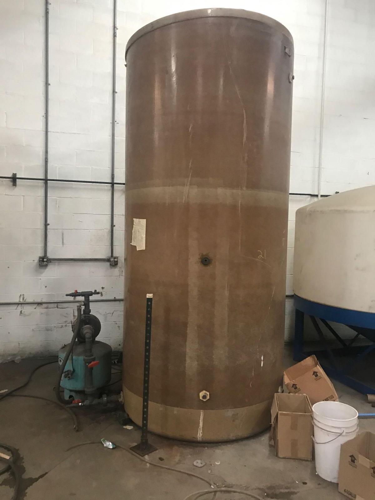 Approx 1000 gallon fiberglass holding tank