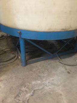 3000 gallon holding tank with metal stand, see full description