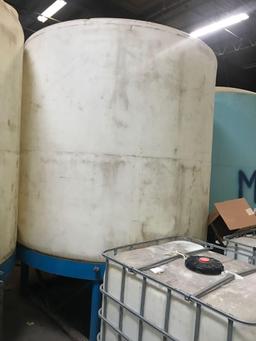 3000 gallon holding tank with metal stand, see full description