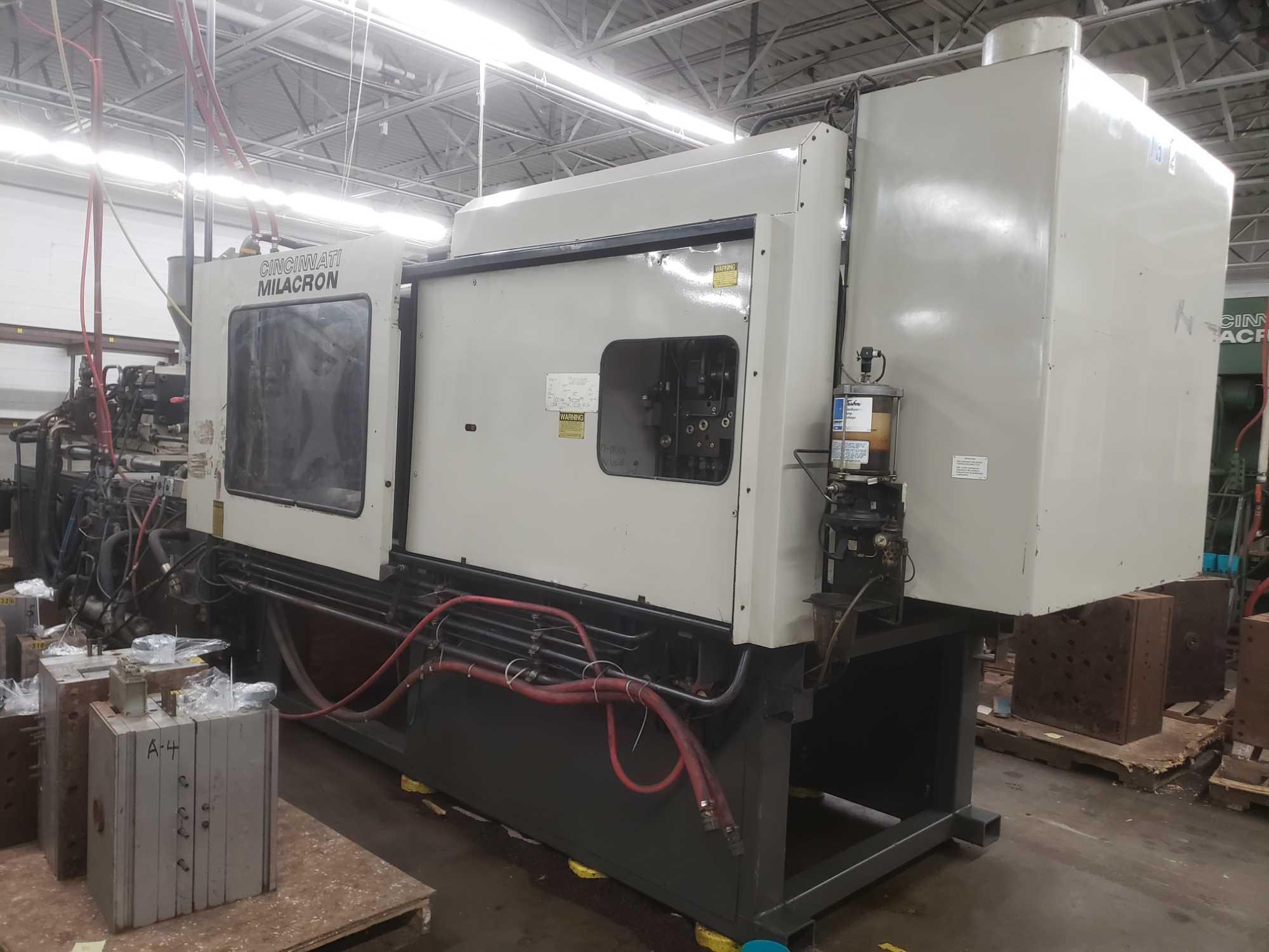 Cincinnati Milacron 500 ton 95oz Injection Molding Machine