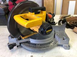 Dewalt 12 in Compound Miter Saw #DW705 Type 4