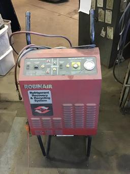 Robinair refrigerant recovery and recycling system, powers on