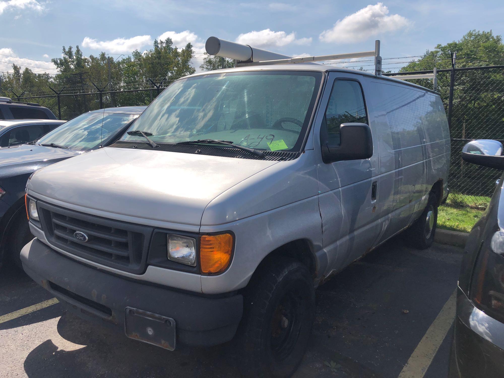 2004 Ford Econoline Cargo Van (A49)