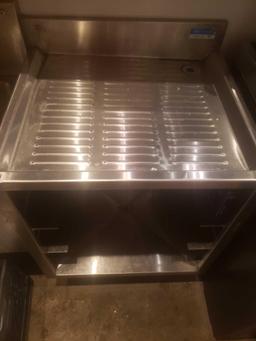 Stainless steel dish draining and storage bay Bk resources L 24in x W 22in x H 31in