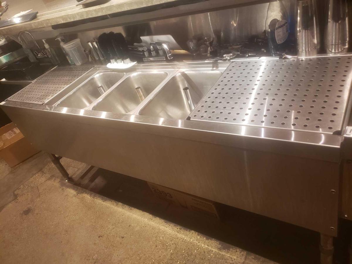 Stainless Prestige signature series 3 bay sink with 2 dish straining bays L 72 in x