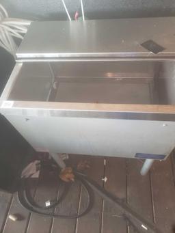 Micro matic ice storage chest and drain