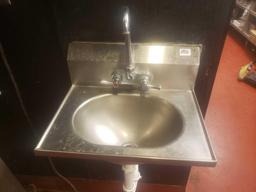 Stainless steel sink L 19in x W 15 in, H 15in