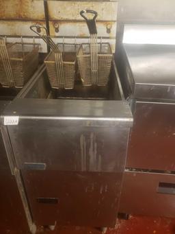 Petco commercial gas deep fryer L 34, W15.5 in x H 50in