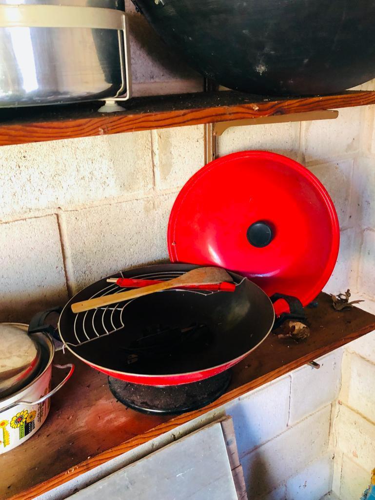 2 Woks and additional kitchen items