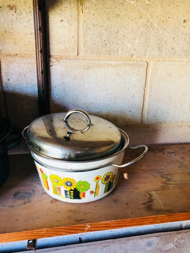 Pressure Cooker, Dutch Oven and additional kitchen items