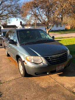 Chrysler Town & Country Minivan