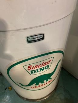 Rubbermaid Trash can with Sinclair stocker advertising