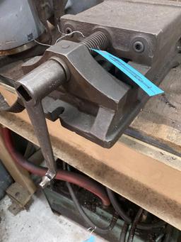 Drill press vise with 8 1/2 inch jaws