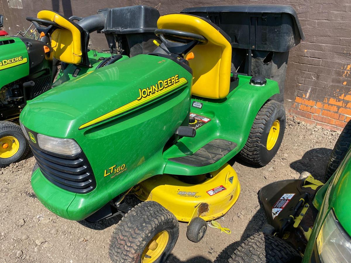 John Deere LT160 Riding Lawn Mower w/Bagger