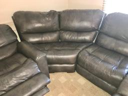 Smith Brothers Leather Sectional Couch in Excellent Condition
