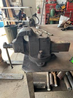 Columbia HOWE vise made in Cleveland Ohio