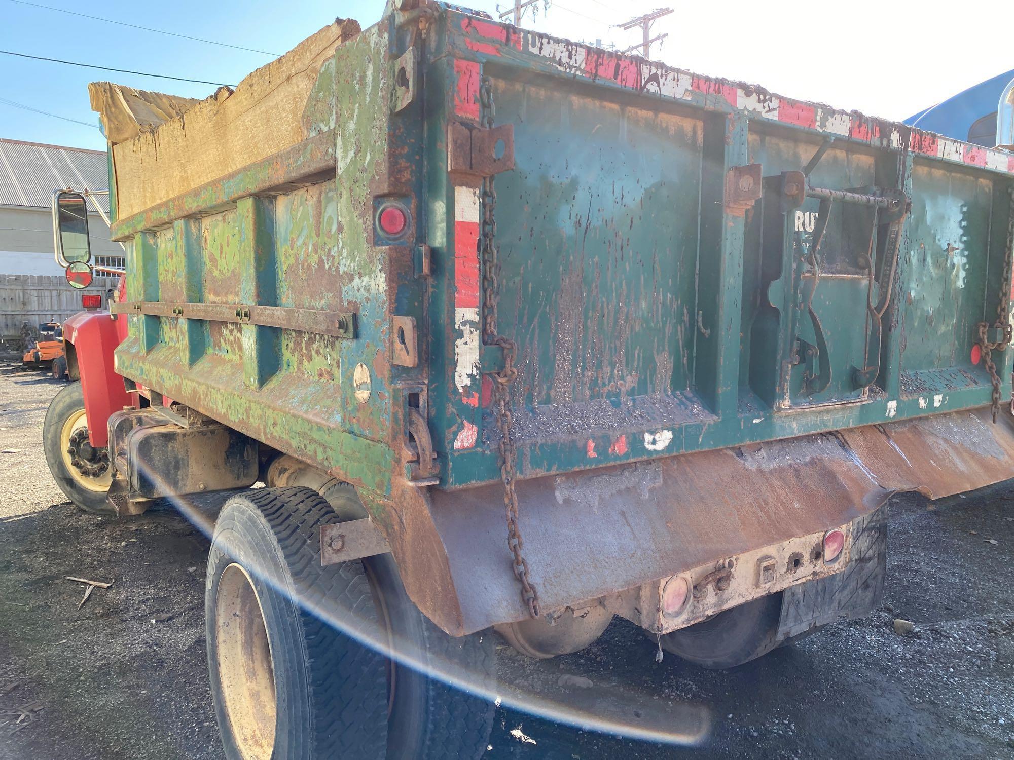 1989 Ford F800 Dump Truck